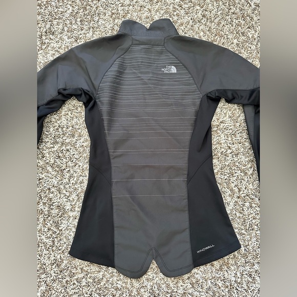 The North Face Windwall Jacket - Picture 6 of 8